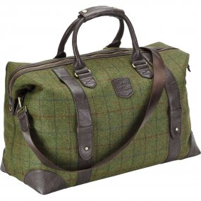 Grön väska med bärrem och handtag som passar bra för att packa inför en weekend resa